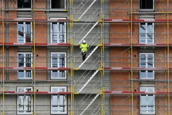 На немецких строительных площадках не хватает как стройматериалов, так и рабочих рук