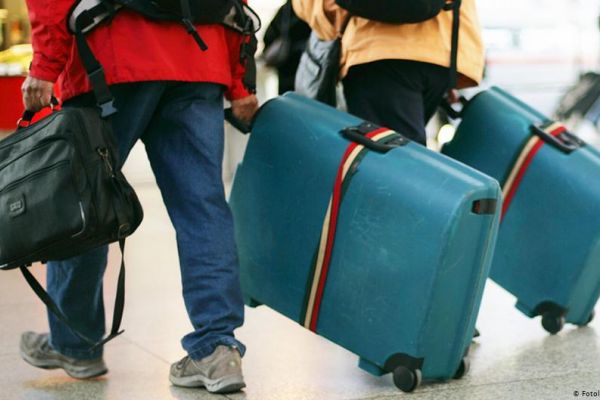 "Левада-центр": в России растут эмиграционные настроения молодежи